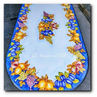 Tavolo in pietra lavica ovale dipinto a mano