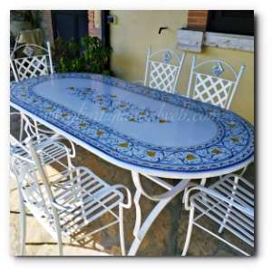 Tavolo in pietra lavica ovale